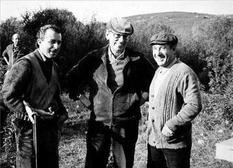 Miguel Delibes en el rodaje de "Los santos inocentes" Miguel Delibes y el cine